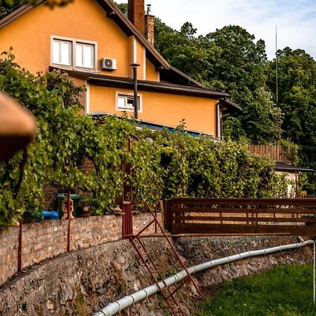 Restoran I Prenociste Egghus Hotell Nasice Eksteriør bilde